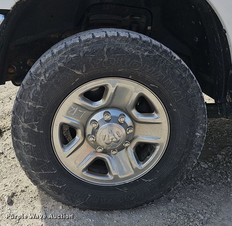 image for item DP0853 2015 Dodge Ram 2500HD Crew Cab flatbed pickup truck