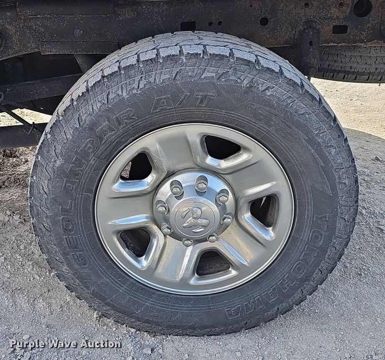 image for item DP0853 2015 Dodge Ram 2500HD Crew Cab flatbed pickup truck