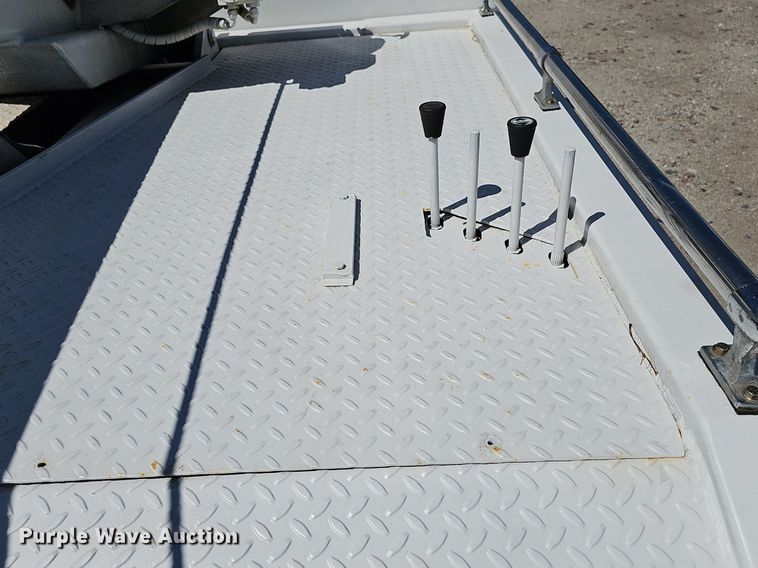 image for item DP0887 2002 Ford  F450 Super Duty XL tow truck