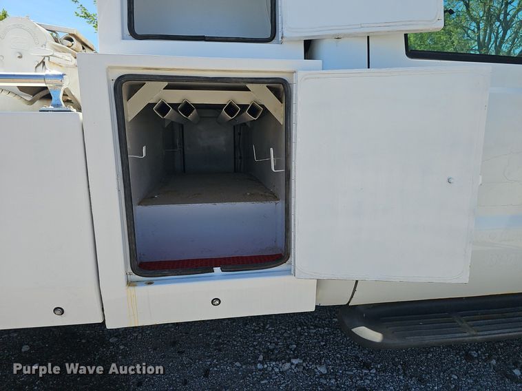 image for item DP0887 2002 Ford  F450 Super Duty XL tow truck