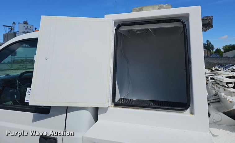 image for item DP0887 2002 Ford  F450 Super Duty XL tow truck