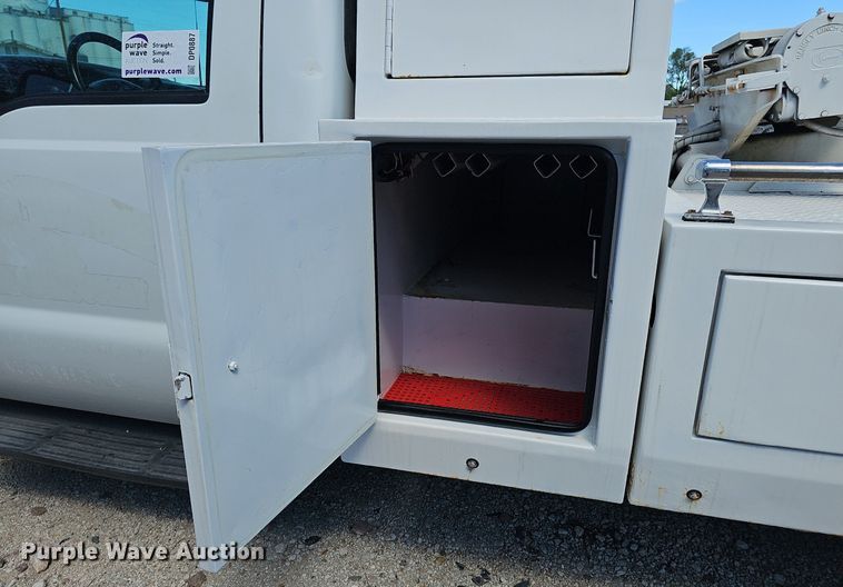 image for item DP0887 2002 Ford  F450 Super Duty XL tow truck