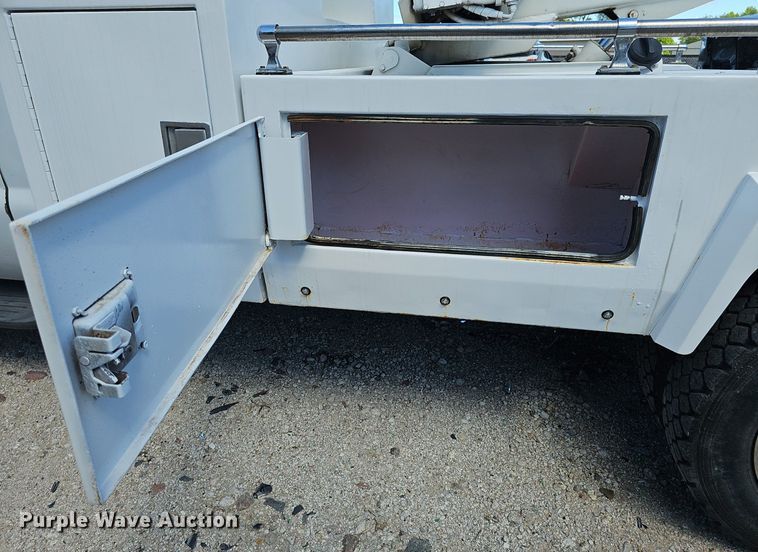 image for item DP0887 2002 Ford  F450 Super Duty XL tow truck