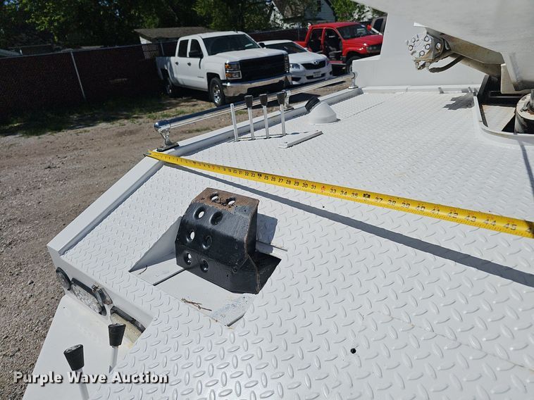 image for item DP0887 2002 Ford  F450 Super Duty XL tow truck