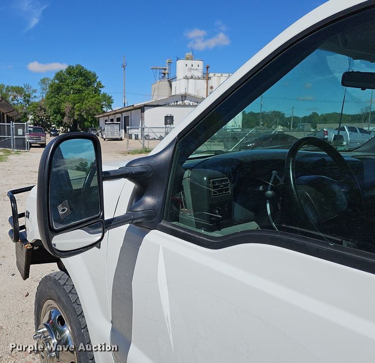 image for item DP0887 2002 Ford  F450 Super Duty XL tow truck