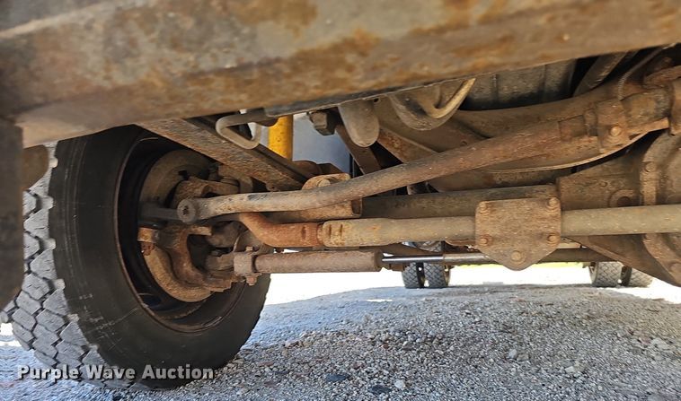 image for item DP0887 2002 Ford  F450 Super Duty XL tow truck