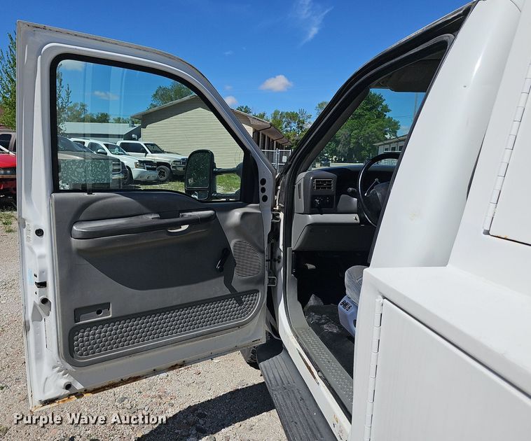 image for item DP0887 2002 Ford  F450 Super Duty XL tow truck