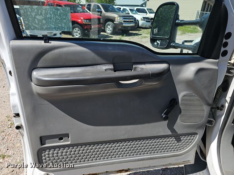 image for item DP0887 2002 Ford  F450 Super Duty XL tow truck