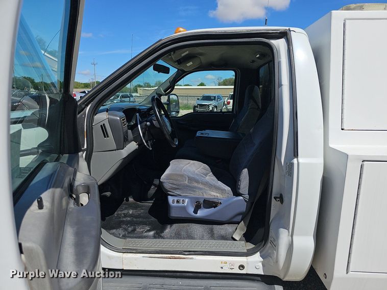 image for item DP0887 2002 Ford  F450 Super Duty XL tow truck