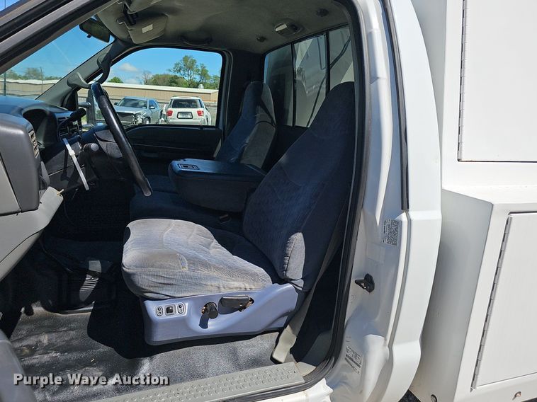 image for item DP0887 2002 Ford  F450 Super Duty XL tow truck