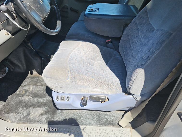 image for item DP0887 2002 Ford  F450 Super Duty XL tow truck