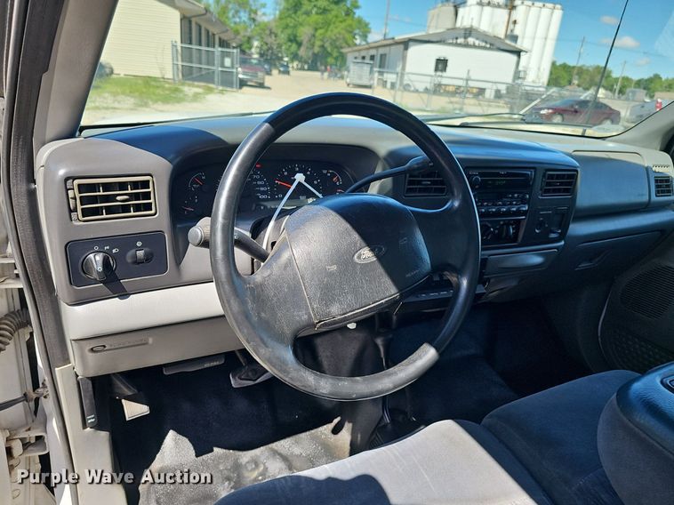 image for item DP0887 2002 Ford  F450 Super Duty XL tow truck