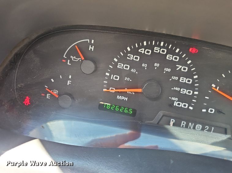 image for item DP0887 2002 Ford  F450 Super Duty XL tow truck