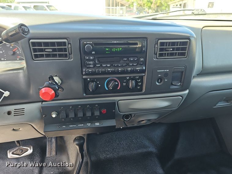 image for item DP0887 2002 Ford  F450 Super Duty XL tow truck