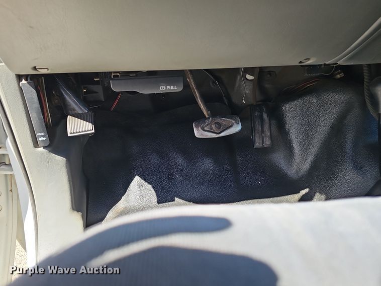 image for item DP0887 2002 Ford  F450 Super Duty XL tow truck