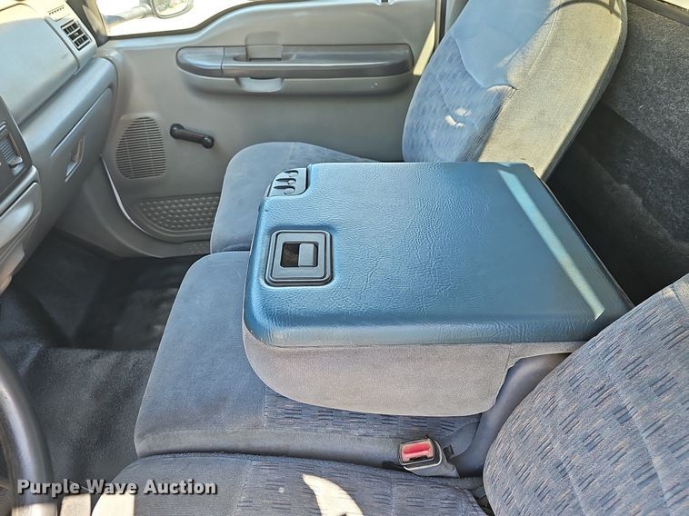 image for item DP0887 2002 Ford  F450 Super Duty XL tow truck