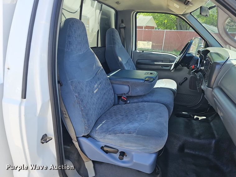 image for item DP0887 2002 Ford  F450 Super Duty XL tow truck