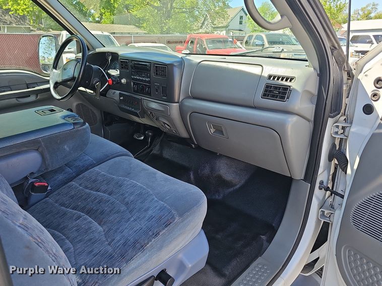 image for item DP0887 2002 Ford  F450 Super Duty XL tow truck