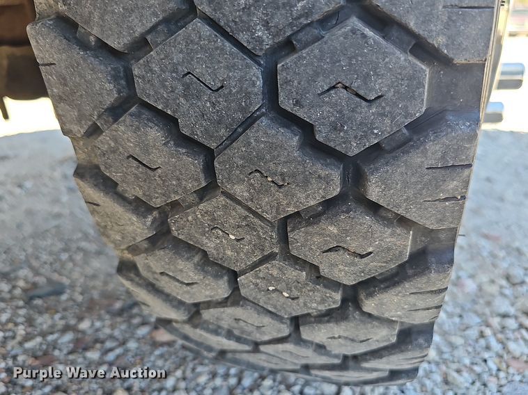 image for item DP0887 2002 Ford  F450 Super Duty XL tow truck