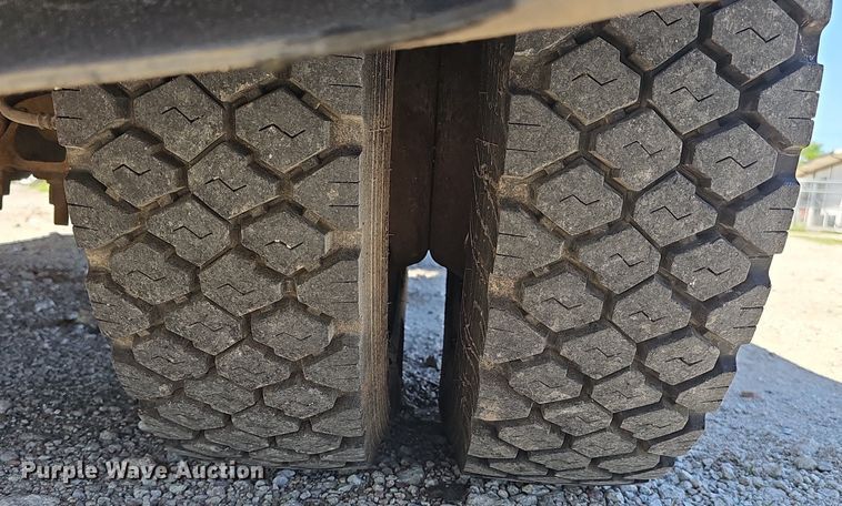 image for item DP0887 2002 Ford  F450 Super Duty XL tow truck