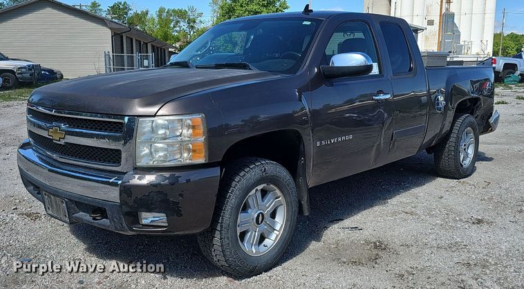 image for item DP0892 2007 Chevrolet Silverado Z71 Ext. Cab pickup truck