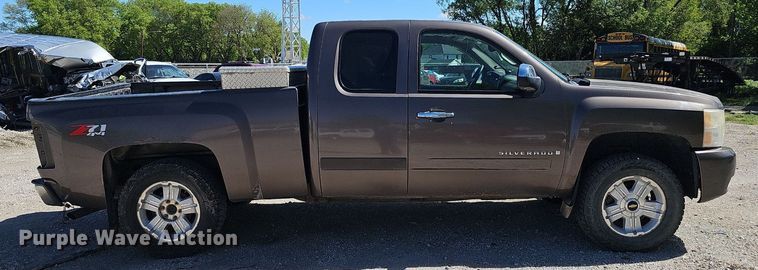 image for item DP0892 2007 Chevrolet Silverado Z71 Ext. Cab pickup truck