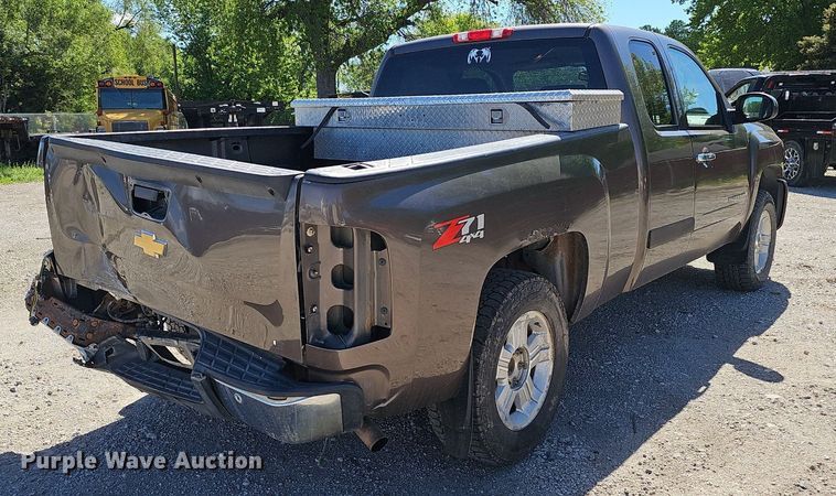 image for item DP0892 2007 Chevrolet Silverado Z71 Ext. Cab pickup truck