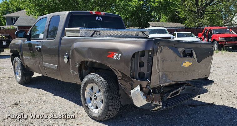 image for item DP0892 2007 Chevrolet Silverado Z71 Ext. Cab pickup truck