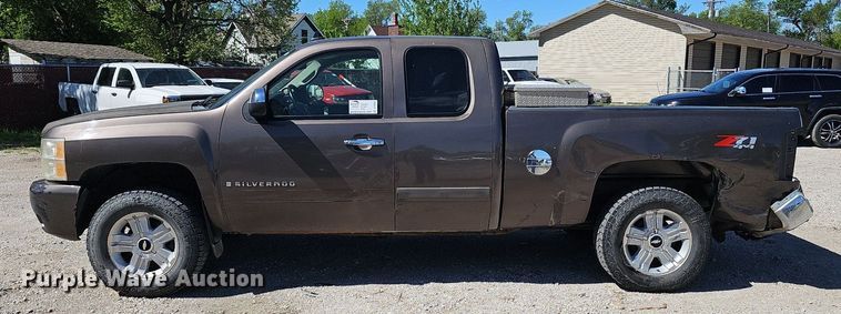image for item DP0892 2007 Chevrolet Silverado Z71 Ext. Cab pickup truck