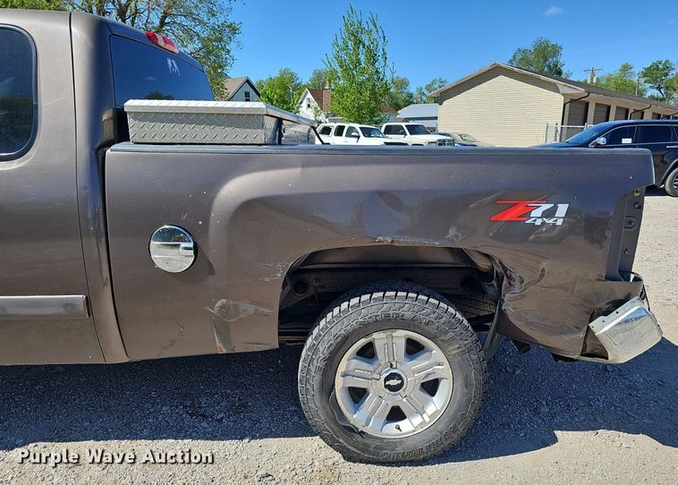 image for item DP0892 2007 Chevrolet Silverado Z71 Ext. Cab pickup truck