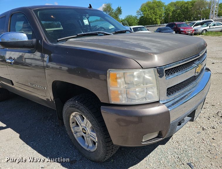 image for item DP0892 2007 Chevrolet Silverado Z71 Ext. Cab pickup truck