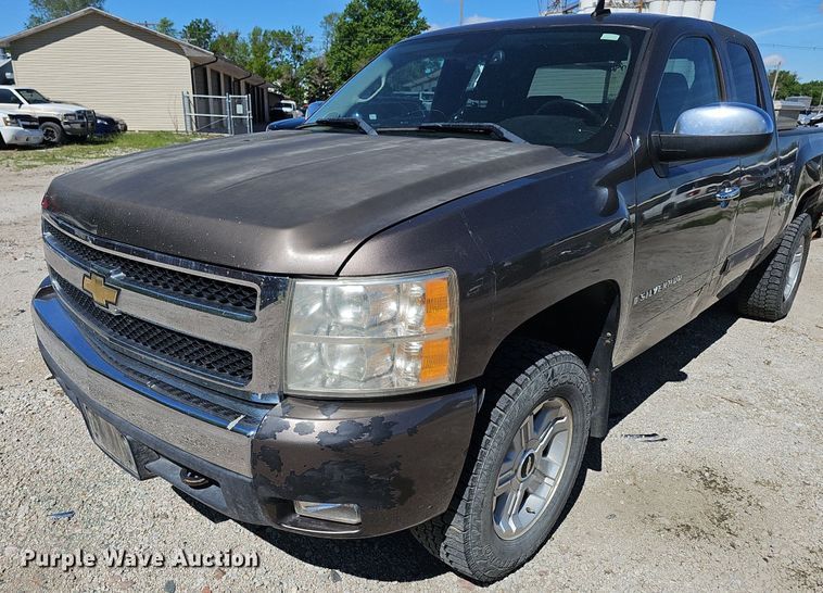 image for item DP0892 2007 Chevrolet Silverado Z71 Ext. Cab pickup truck