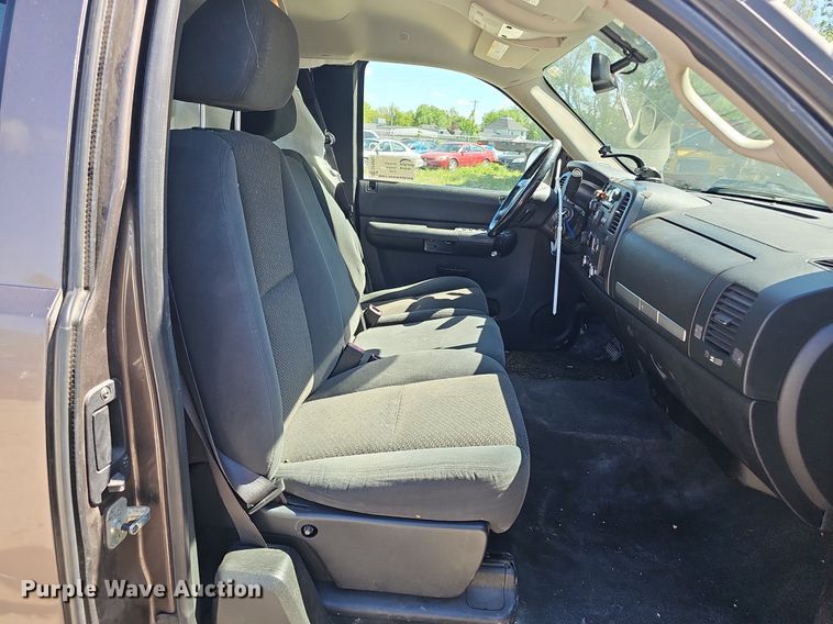 image for item DP0892 2007 Chevrolet Silverado Z71 Ext. Cab pickup truck