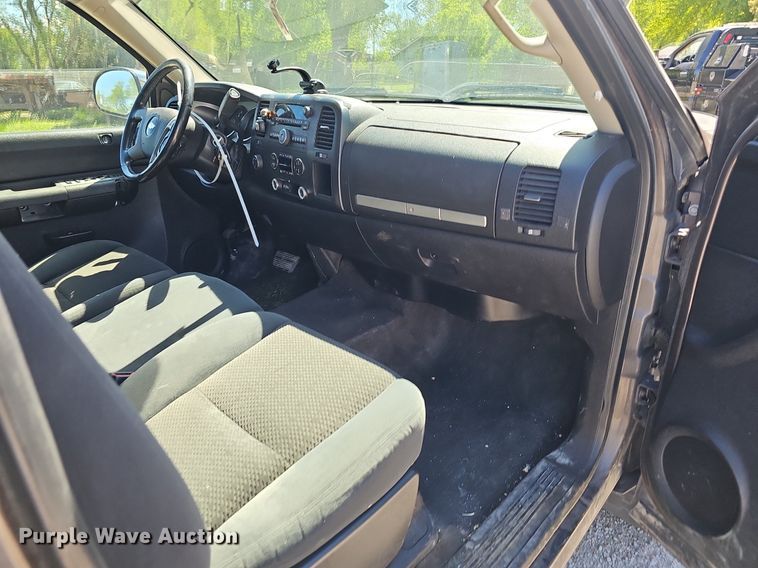 image for item DP0892 2007 Chevrolet Silverado Z71 Ext. Cab pickup truck