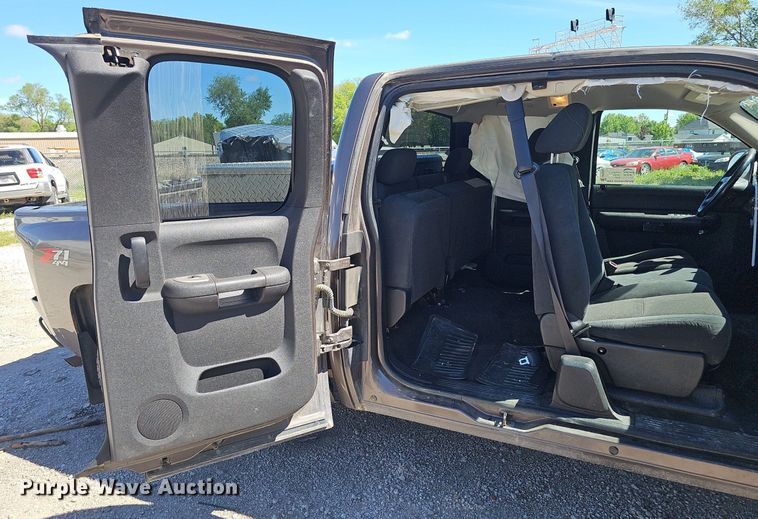 image for item DP0892 2007 Chevrolet Silverado Z71 Ext. Cab pickup truck