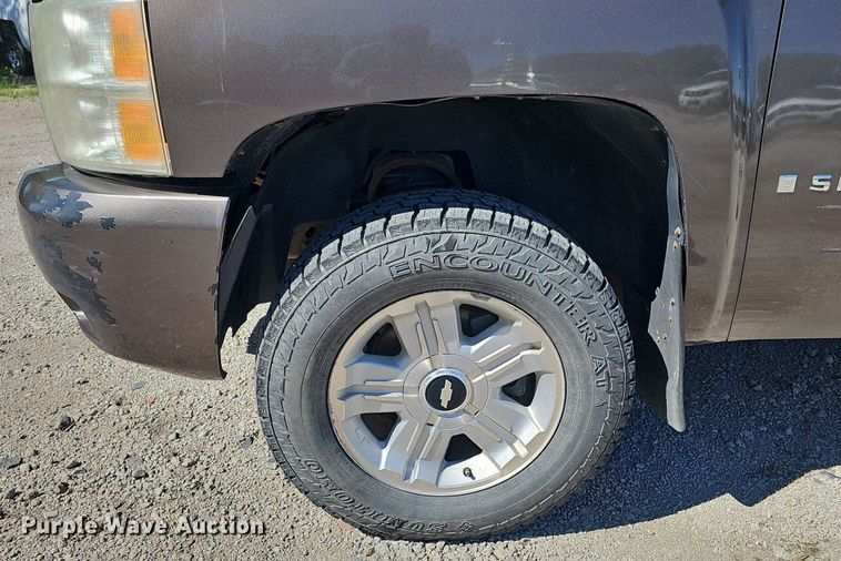 image for item DP0892 2007 Chevrolet Silverado Z71 Ext. Cab pickup truck