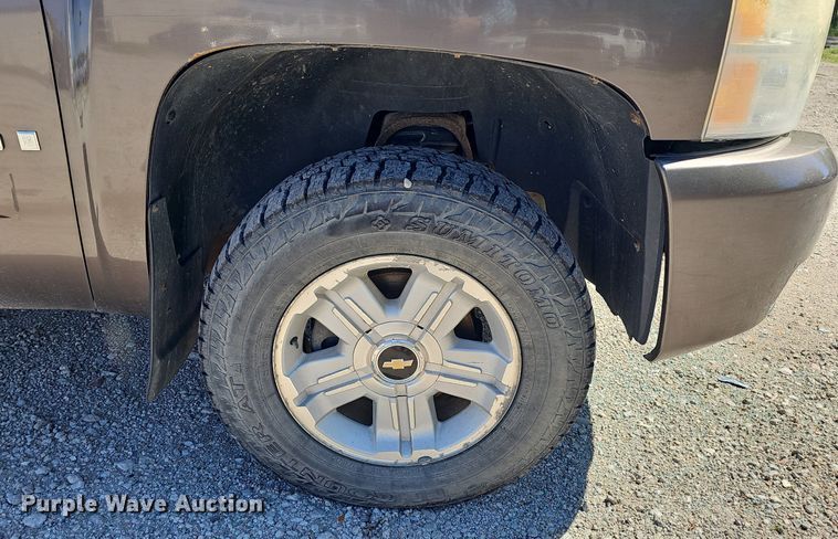 image for item DP0892 2007 Chevrolet Silverado Z71 Ext. Cab pickup truck