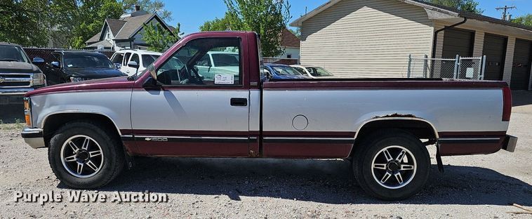 image for item DP0893 1993 Chevrolet Silverado 1500 pickup truck