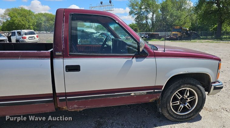image for item DP0893 1993 Chevrolet Silverado 1500 pickup truck