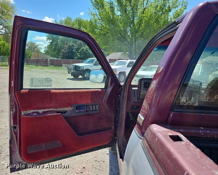 image for item DP0893 1993 Chevrolet Silverado 1500 pickup truck