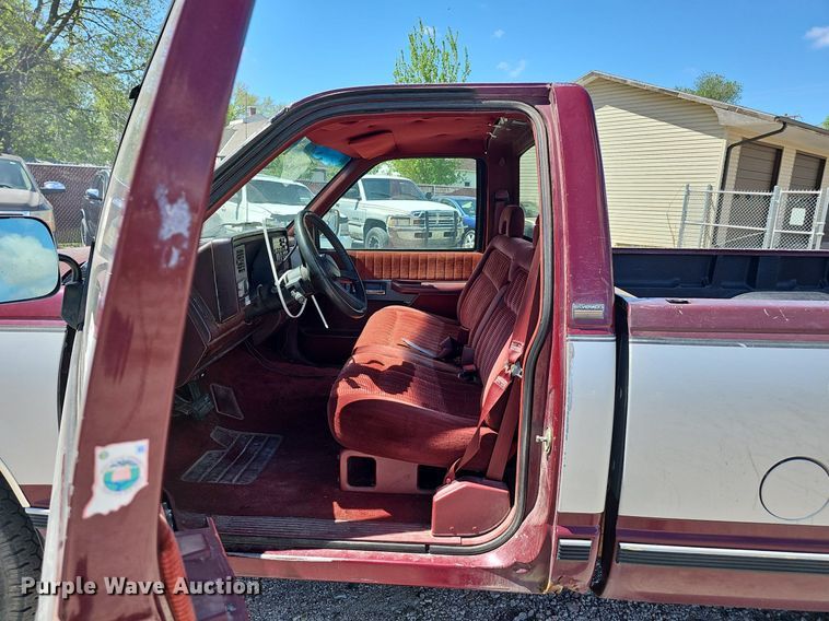 image for item DP0893 1993 Chevrolet Silverado 1500 pickup truck