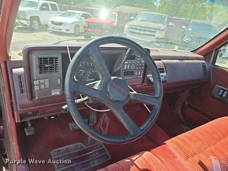 image for item DP0893 1993 Chevrolet Silverado 1500 pickup truck