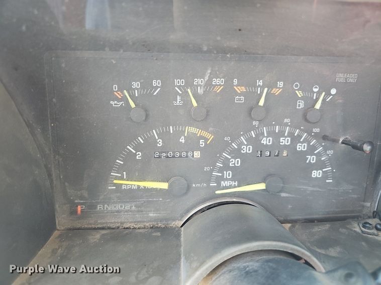 image for item DP0893 1993 Chevrolet Silverado 1500 pickup truck