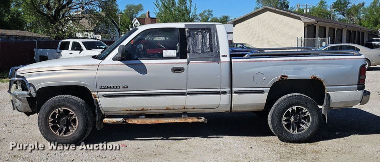 image for item DP0895 1998 Dodge Ram 1500 Laramie SLT Quad Cab pickup truck
