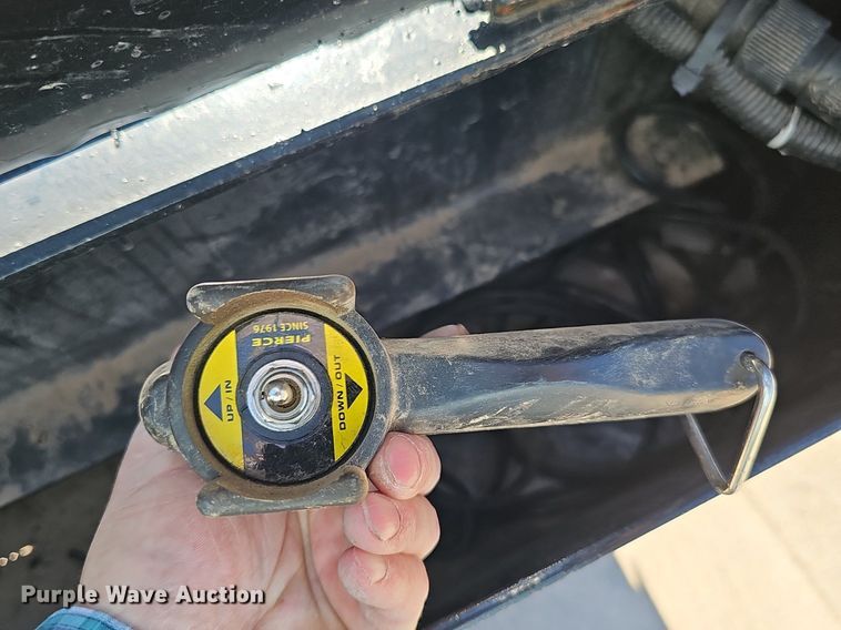 image for item DP0897 2022 Kaufman Trailers CG40 car carrier trailer