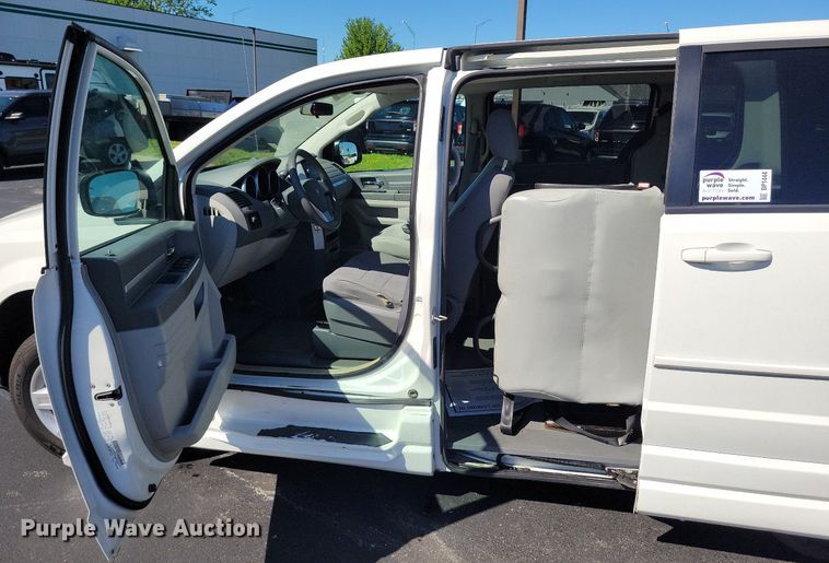 image for item DP1444 2009 Dodge Grand Caravan handicap accessible van