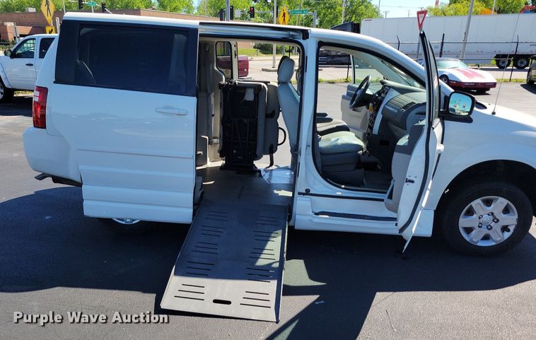 image for item DP1444 2009 Dodge Grand Caravan handicap accessible van