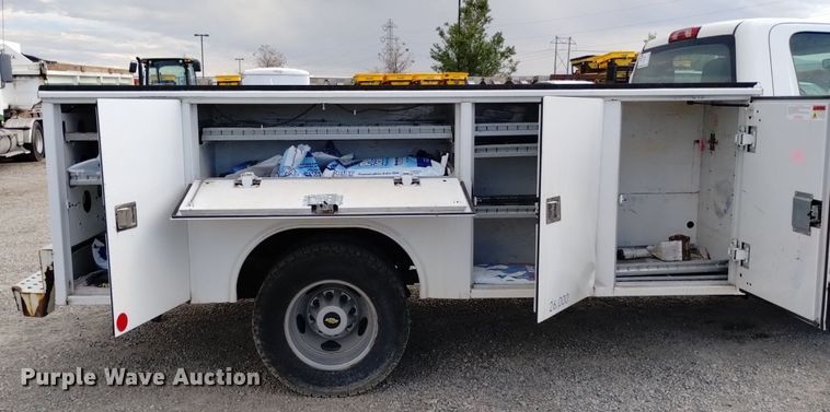 image for item DP3351 2015 Chevrolet Silverado 3500HD utility bed pickup truck