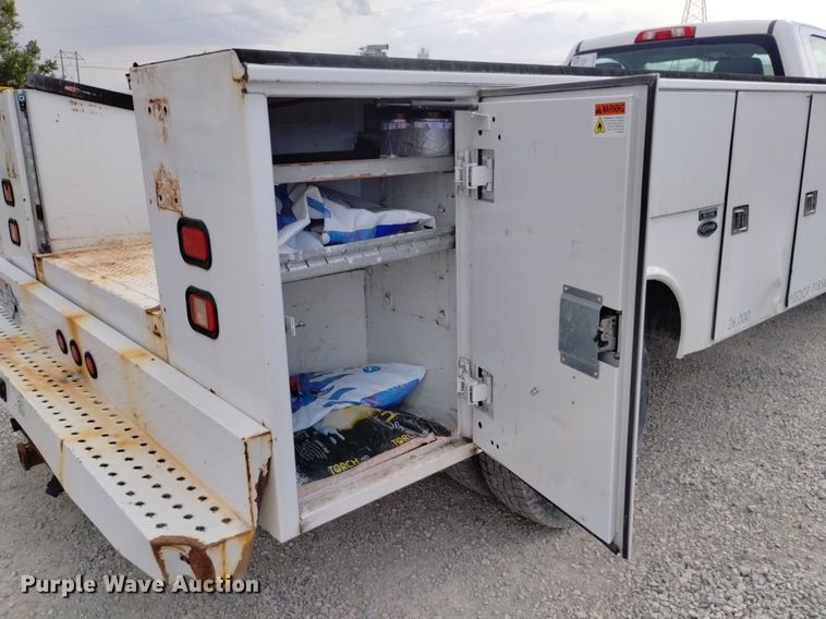 image for item DP3351 2015 Chevrolet Silverado 3500HD utility bed pickup truck