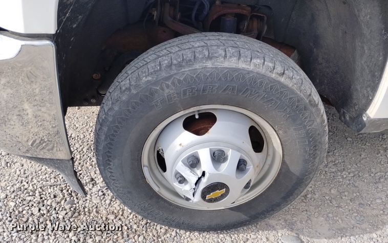 image for item DP3351 2015 Chevrolet Silverado 3500HD utility bed pickup truck